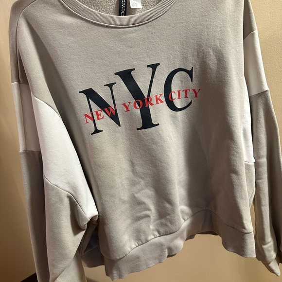 H&M NYC sweatshirt - Picture 4 of 7
